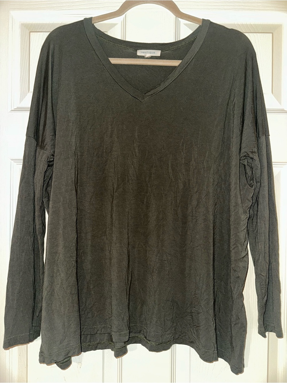 Vestique Women's Long-Sleeve V-Neck Shirt — Charcoal Gray Sz S